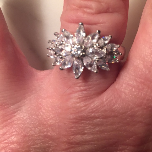 Starburst .925 Sterling Silver Cubic Zirconia Ring Sz 7 - Picture 4 of 5